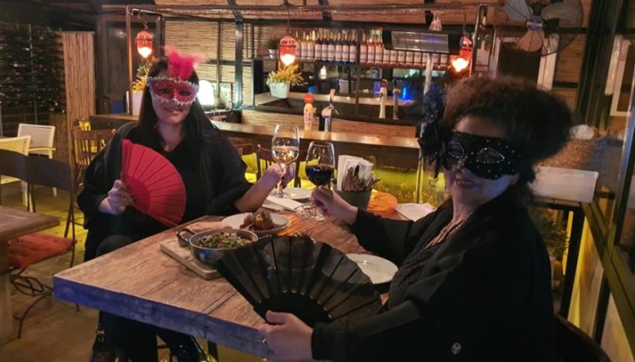 פר דרייר הצרפתייה התחפשה למרוקאית. או: ארוחה אחרונה טרום עידן הקורונה