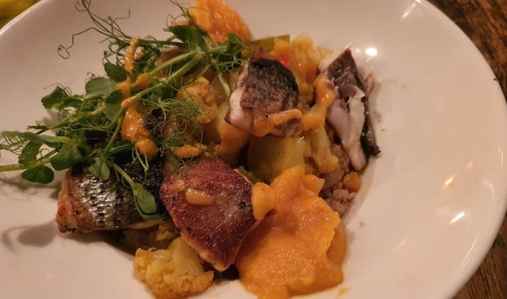 קוסקוס דגים - סלמון, בס וצ׳ירשי