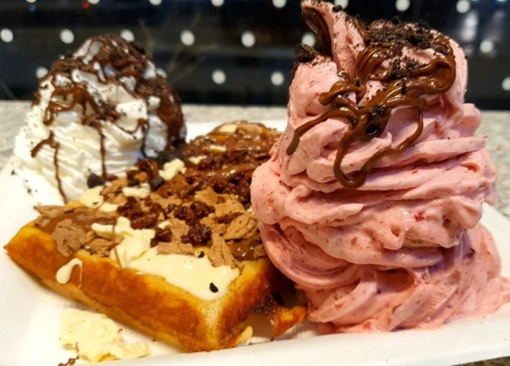 וופל בלגי פרוזן יוגורט גלידת אנדרי